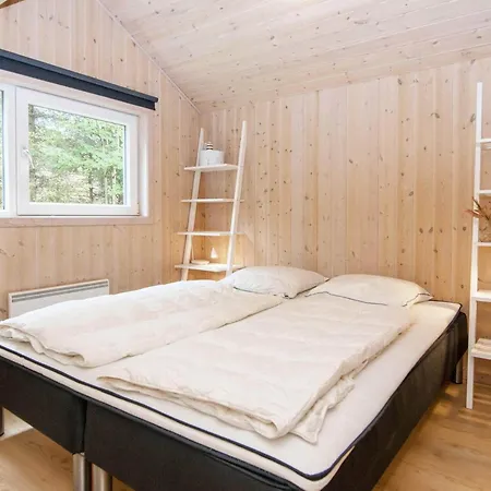 6 Person In Oksbol-by Traum